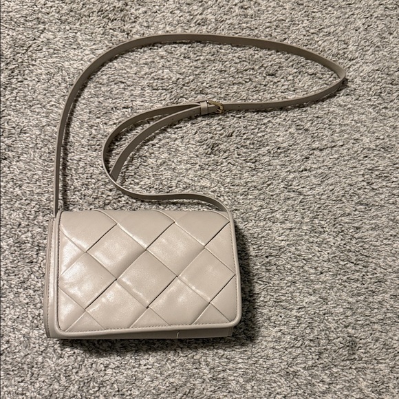 H&M Handbags - H&M Elegant beige Quilted Crossbody Bag